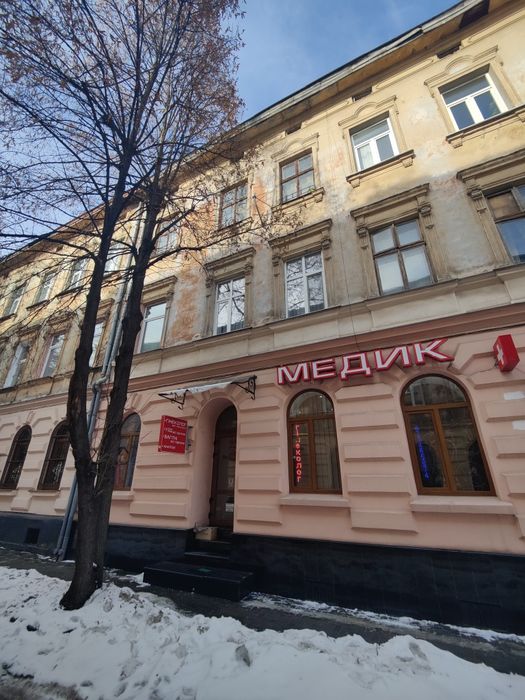 Продаж Комерція вул.Куліша Центр Фасад 3 вікна+ Двері,ц.160000 у.о