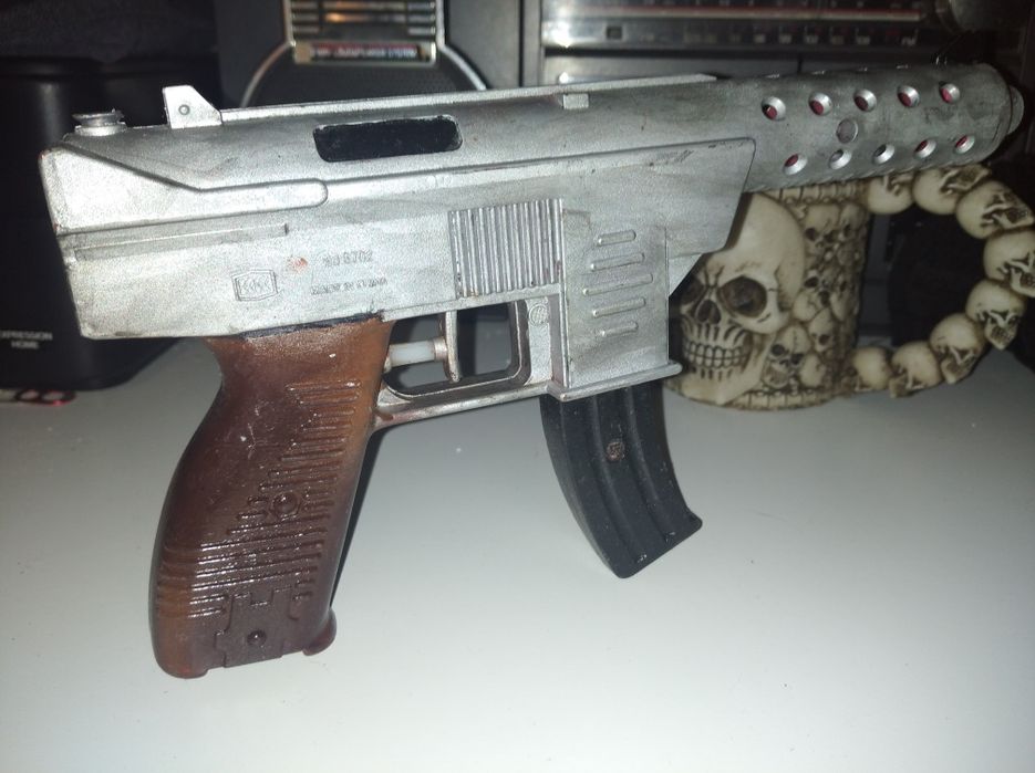 Pistolas de brincar pintadas