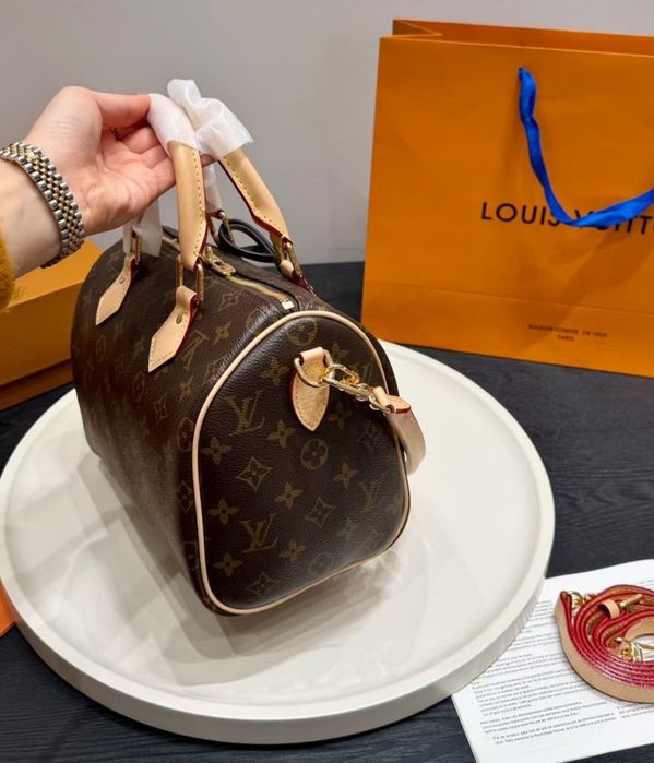 Шкіряна кожаная сумка Louis Vuitton Speedy в розмірі 25 *19*15 см з плечевим ремнем