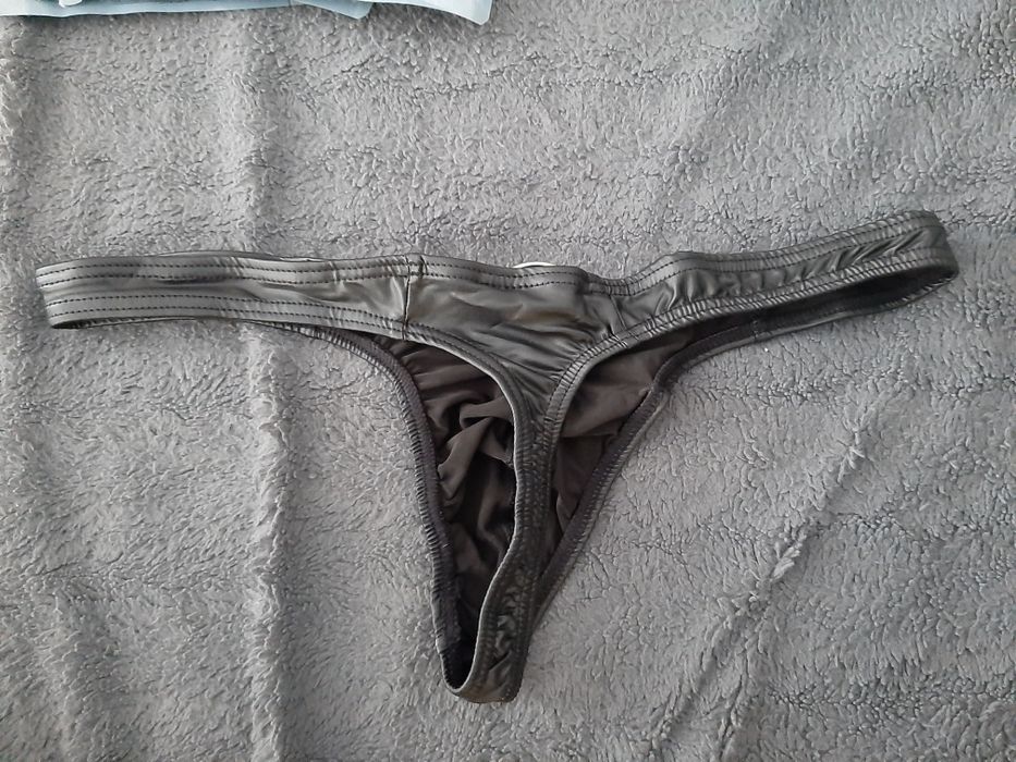 Sprzedam nowe stringi męskie skóropodobne rozmiar L, XL