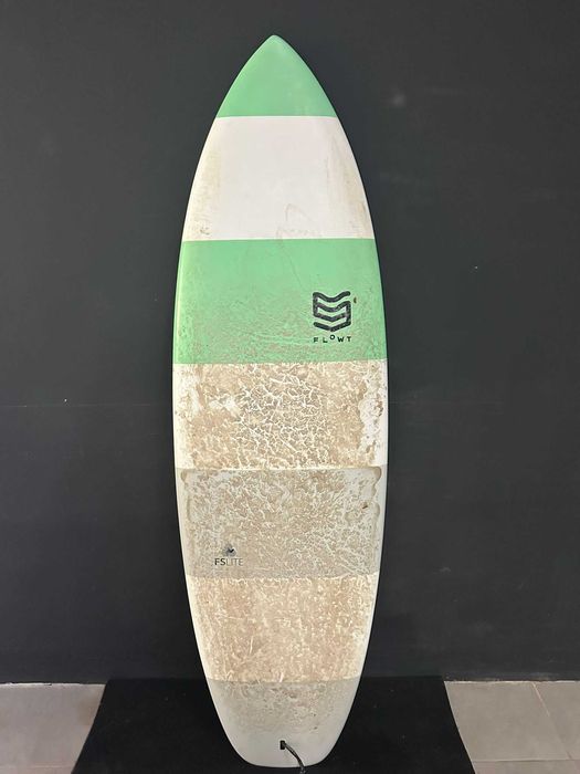 Surfboard - Flowt 5'8 Wave Magnet 34L
