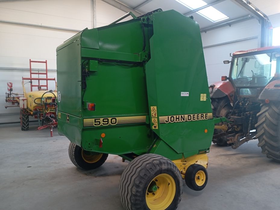 Prasa rolującą John Deere 550 szeroki podbieracz nie