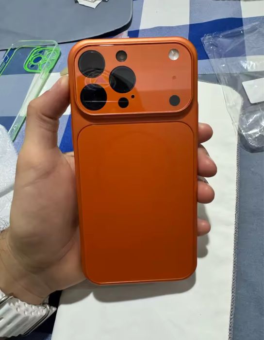 Продам чехол для Iphone 13pro (имитация под iphone 17)