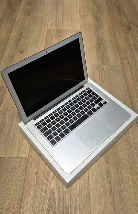 Macbook Air 13" 8GB RAM 128GB SSD stan idealny