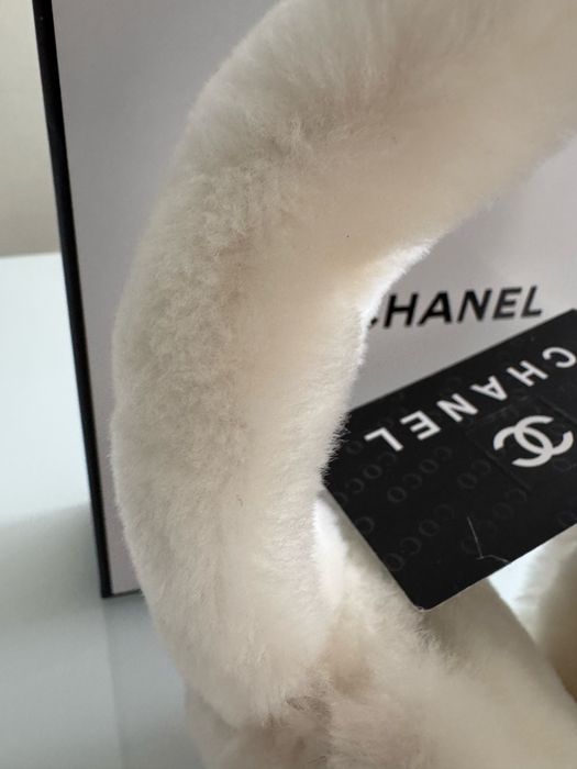 Cudne  biale nauszniki Chanel
