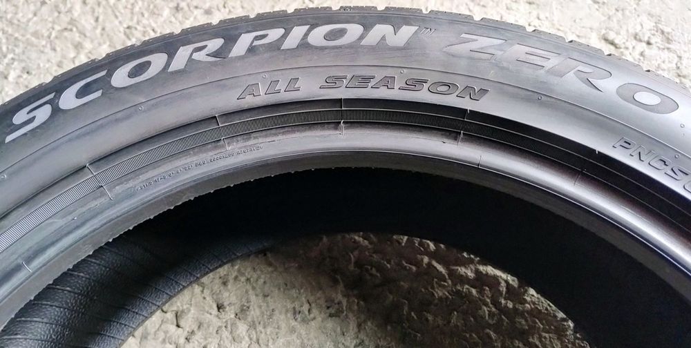 Шини всесезонні R20 235/50 Pirelli Scorpion All Season