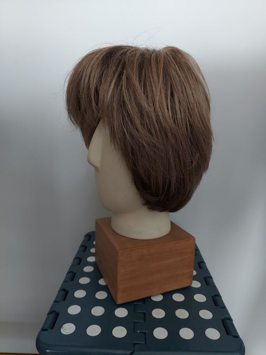 Peruka długi bob ciemny blond plus stojak