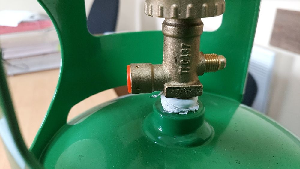 Продам балоны из под Фреона для пропанаа.