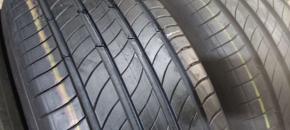Pneus 235/55/18 semi novos