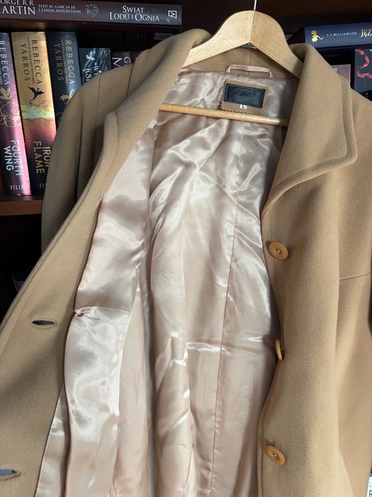 Beżowy damski płaszcz