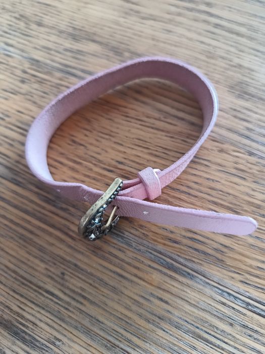 Bransoletka różowy pasek z klamrą