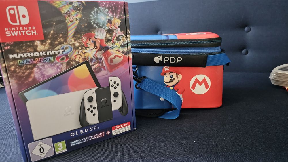 Nintendo Switch oled białe z etui Mario