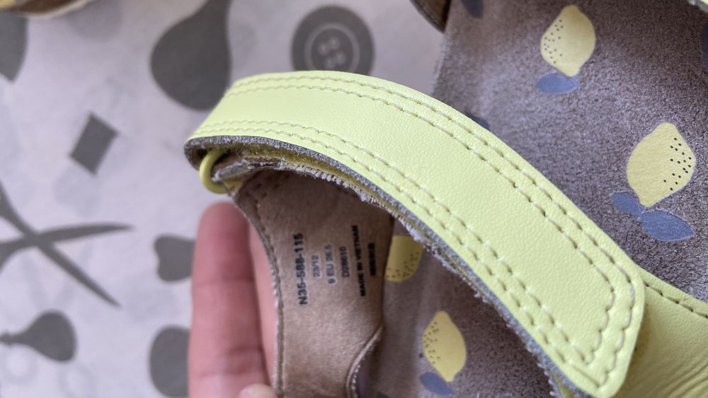 Шкіряні босоніжки