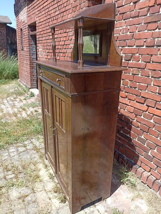 Antyczna komoda, bieliźniarka, kredens