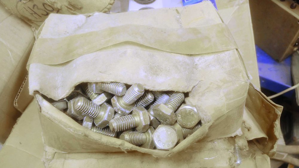 Болты Nedur, общая длина 26 мм, диаметр 10 мм, прочность 8.8, новые