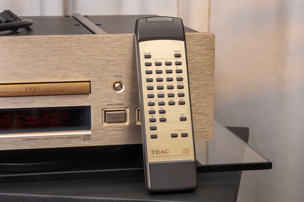 CD проигрыватель TEAC VRDS-25