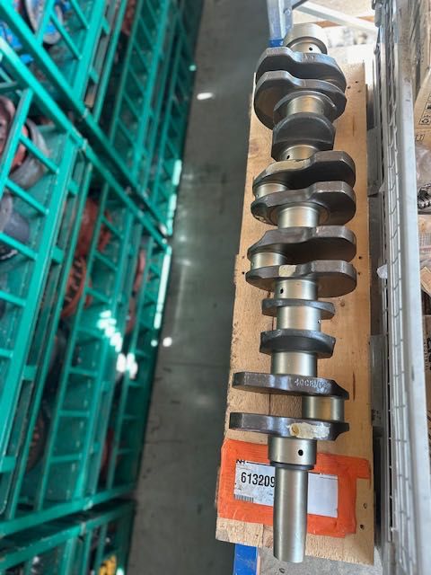 Iveco crankshaft CNH  nowy wał korbowy