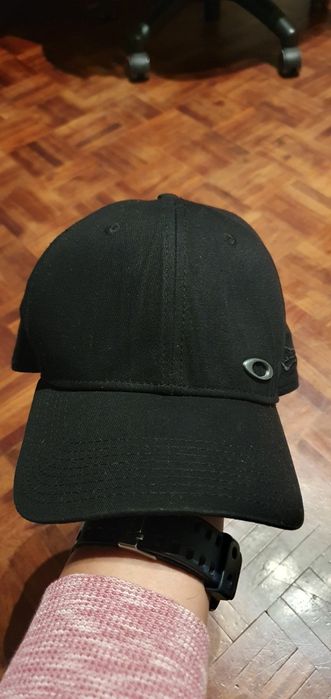 Boné Oakley colab com New Era