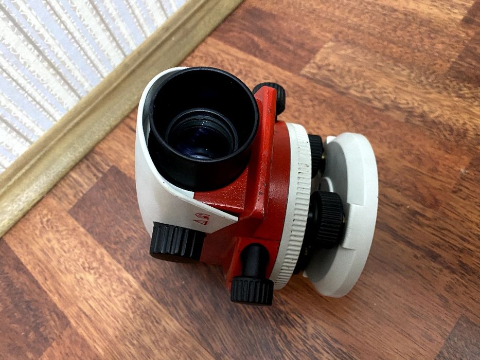 Швейцария Нивелир Leica NA720 Оптичний нівелір