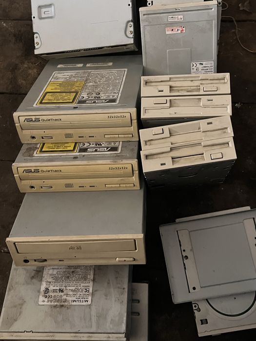 Дисковод СД привод