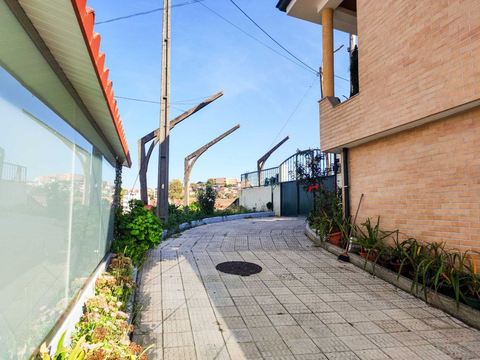 Moradia T3 com Quintal | Oliveira do Douro – Gaia