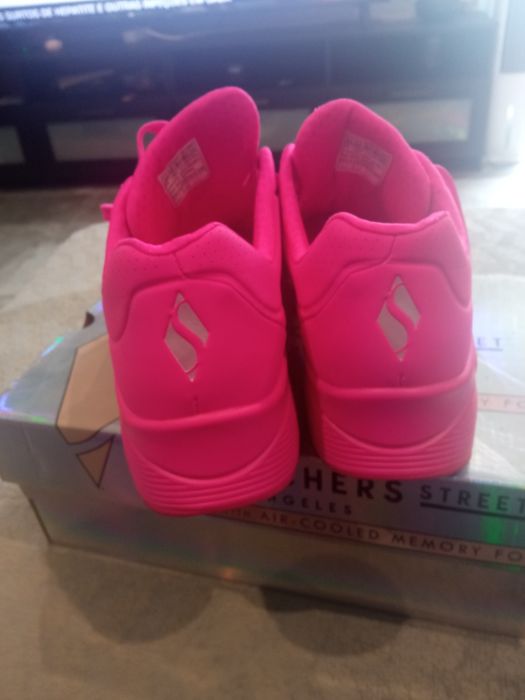 Ténis Sketchers Street Néon Número 39.5