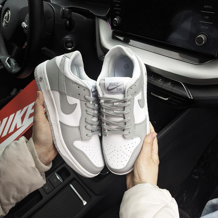 Nike dunk low біло сірі