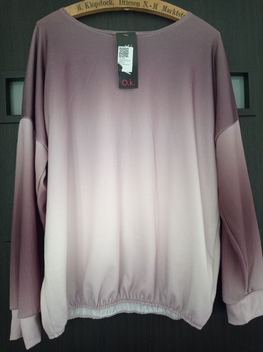 Sweterek z cienkiej dzianinki