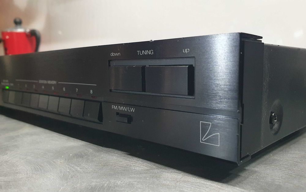 tuner Luxman T-100L - starszy model. Sprawny