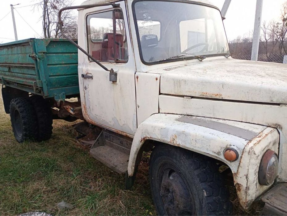 Авто на ходу заводиться і їде кого цікавит за деталями дзвоніть розкаж