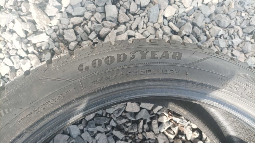Opona zimowa 245/45/20 GoodYear