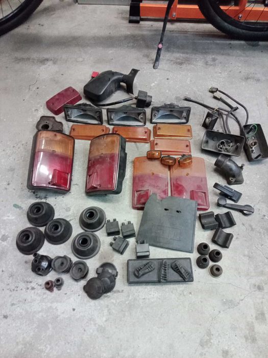 Części FIAT 126p MALUCH lampy tył, osłona półosi i inne