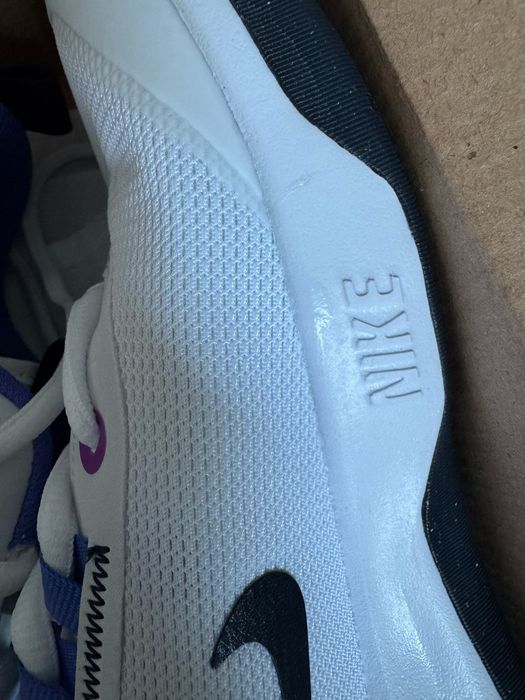 Nowe sneakersy Nike Omni Multi-Court GS białe niebieskie 39