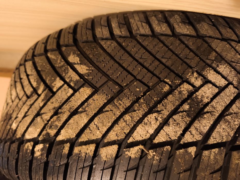 Oryginalne felgi Skoda z oponami 225/45/17