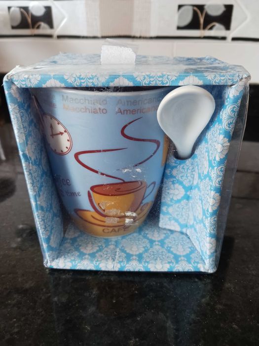 Caneca nova com caixa . Chá ou café