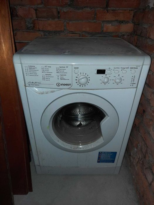 pralka Indesit IWD61052