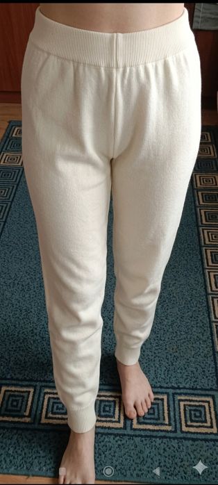 В'язані білі джогери