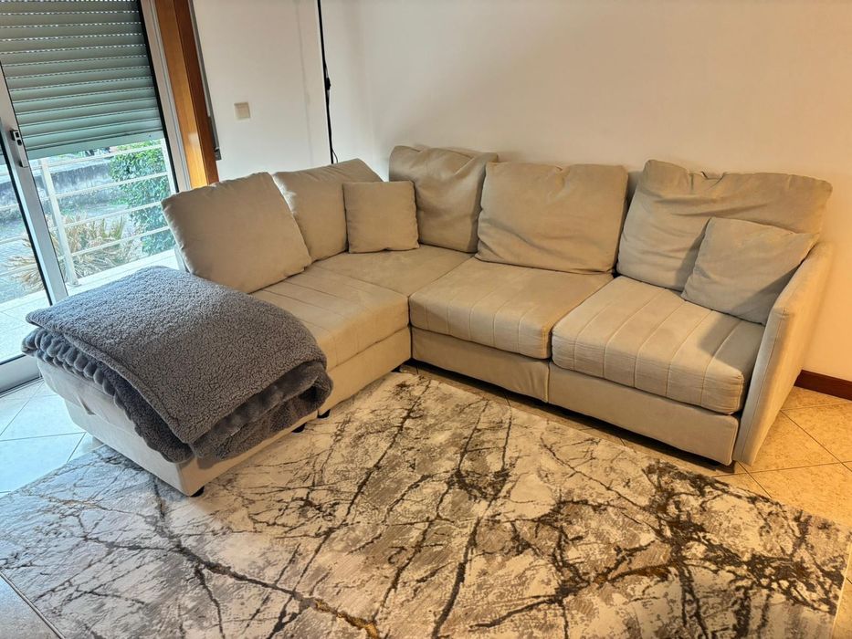 Sofá bege, chaise long