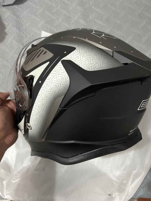 Capacete de estrada