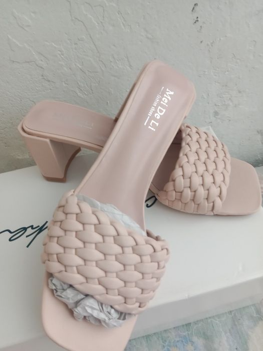 Продаю!Босоножки женские.