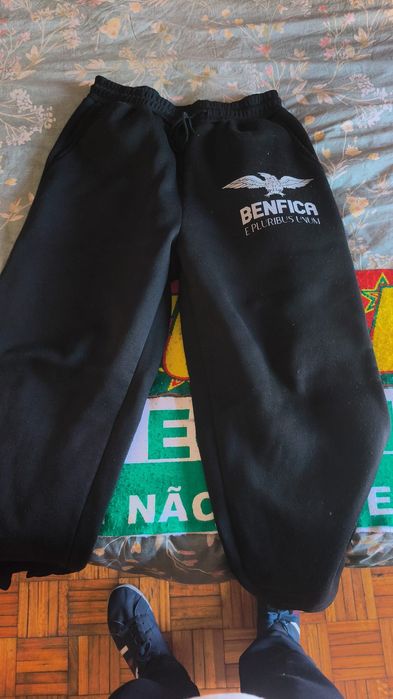 Vendo fato de treino do Benfica

T