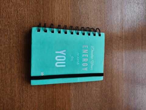 Zielony notes z gumką