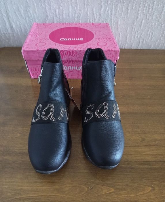 Жіночі черевики.