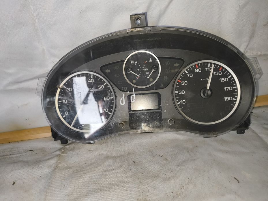 Приборна панель Peugeot Partner Приборка Пежо партнер