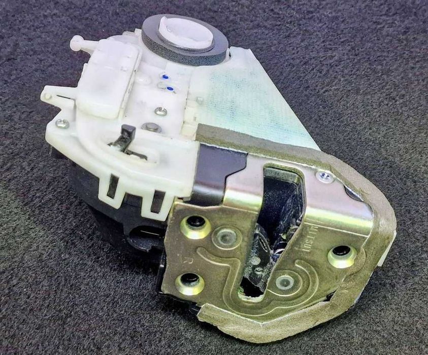 Fechadura / Fecho Porta Trás Direito - TOYOTA YARIS