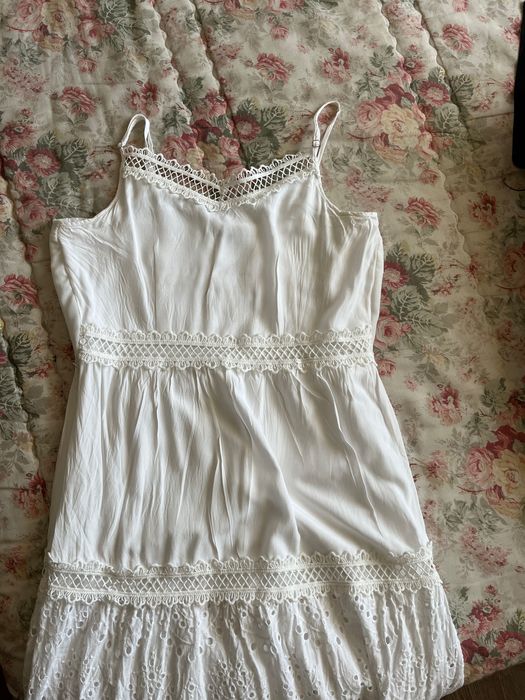 Vestido branco midi – bordado inglês & alças finas (M)