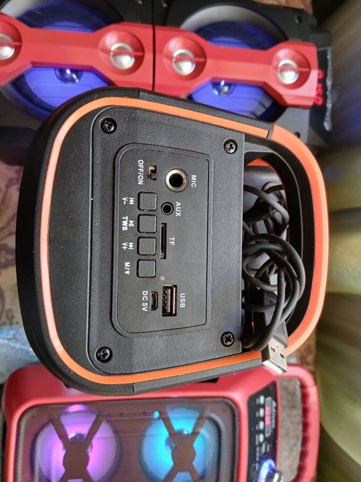 Колонка музика на аккум.