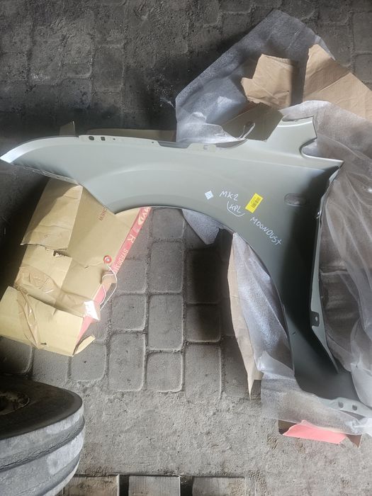 Błotnik prawy przód Ford Focus mk2