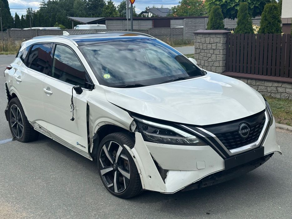 Nissan Qashqai MOCNA WERSJA szklany dach w 1.5 Epower BIALA PERLA