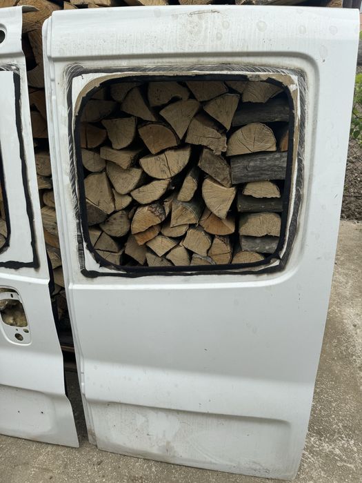 Продаються двері з автомобіля марки "Opel Vivaro"